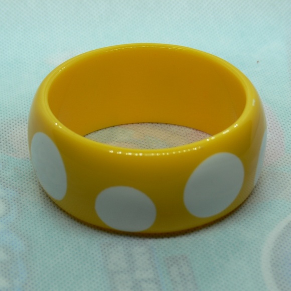 Vintage Wide Chunky Plastic Bakelite Yellow White - Picture 2 of 4